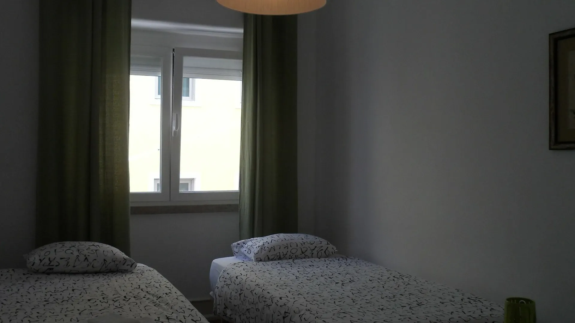 Charming Family Apartment Лиссабон